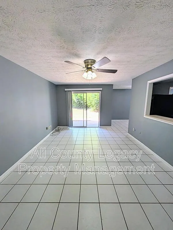 3 bed, 2.0 bath, 1336 sqft, $1,395 — Photo 1