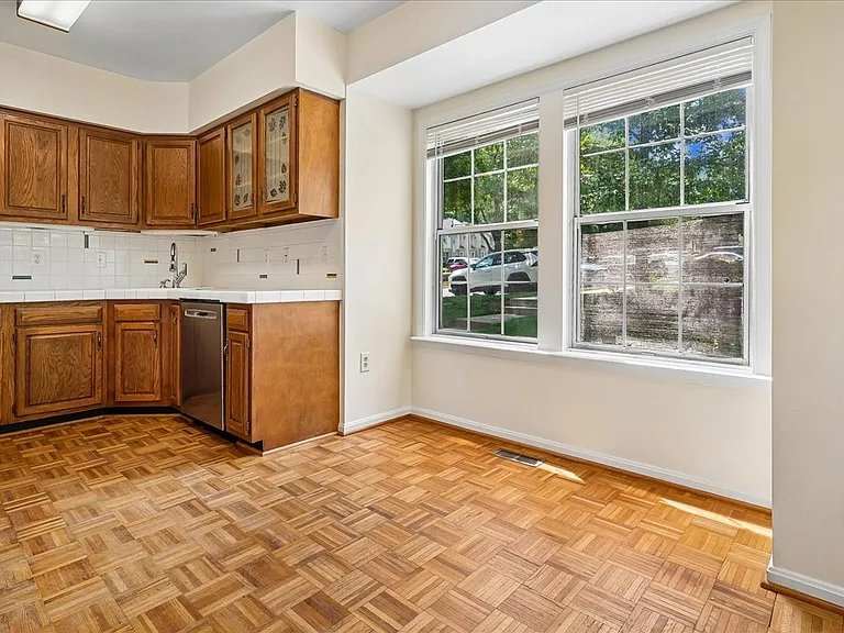 15748 Widewater Dr — Photo 13