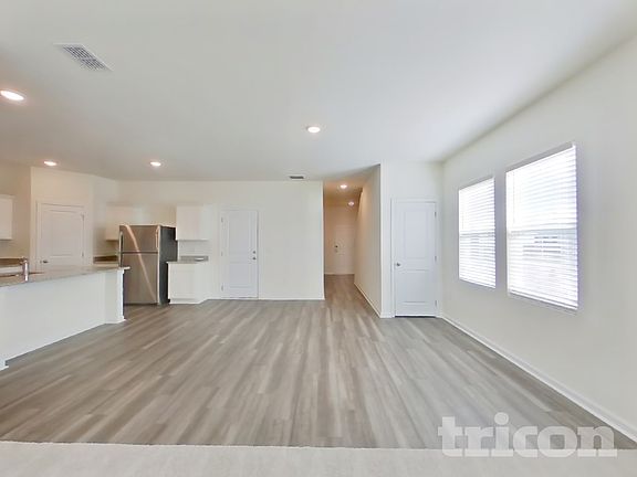 4th image of 1066 Large Poppy Dr