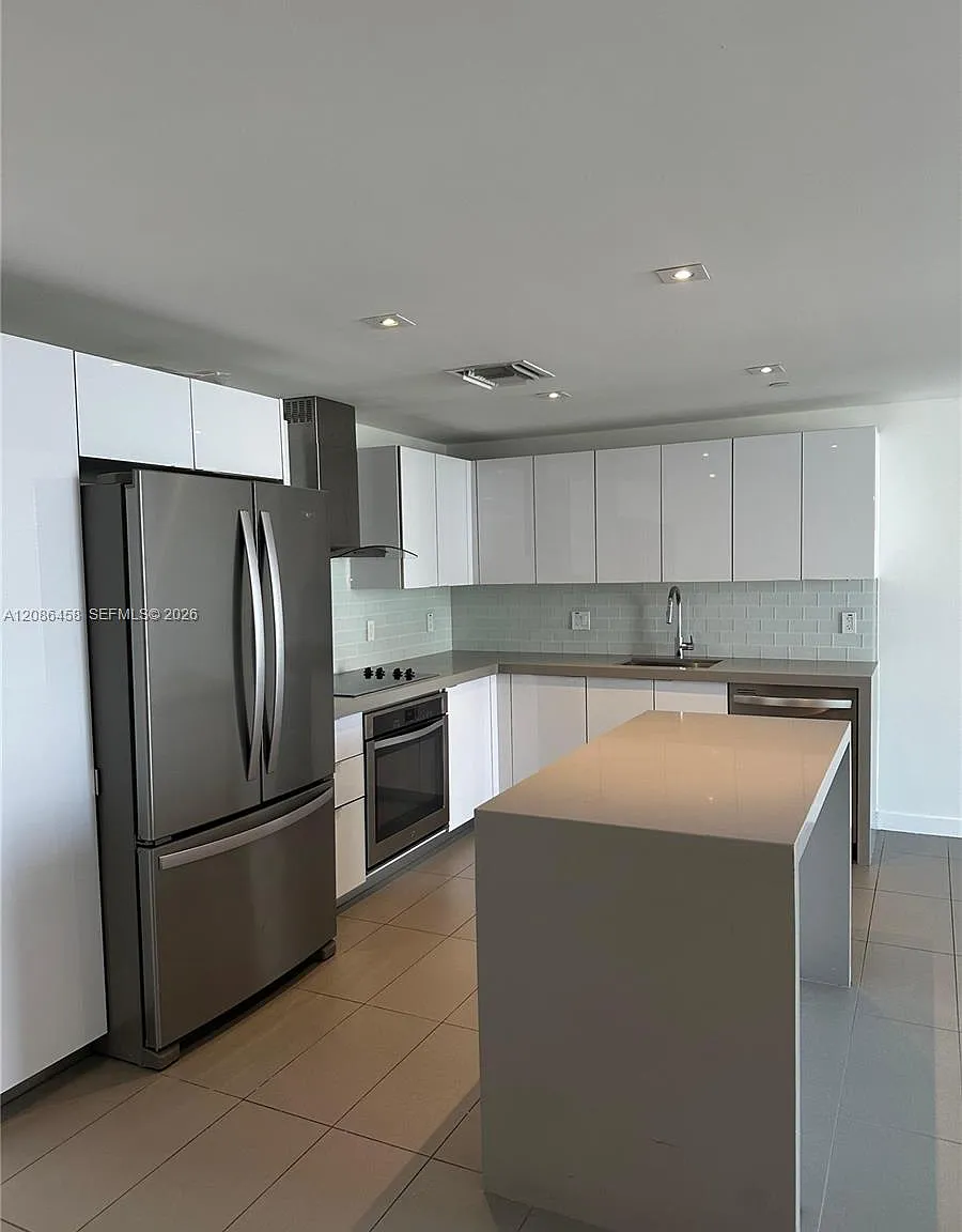 Canvas Condo — Photo 2