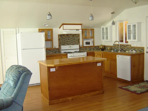 825 Red Cloud Rd, Bonners Ferry, ID 83805