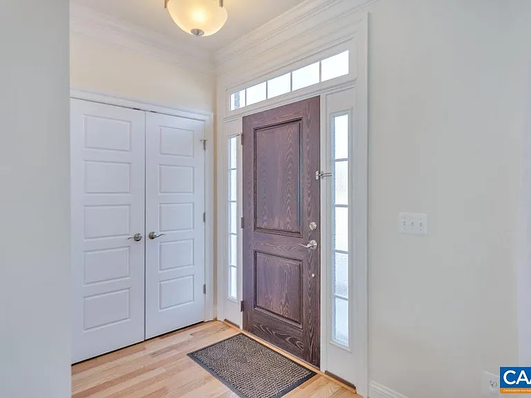 980 Belvedere Way — Photo 4