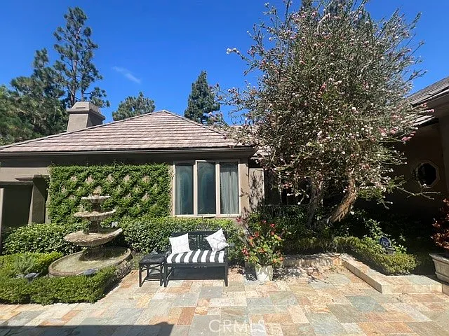 30 Burning Tree Rd — Photo 3
