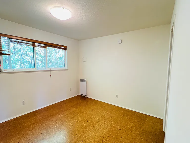 2326 W Thurman St — Photo 8