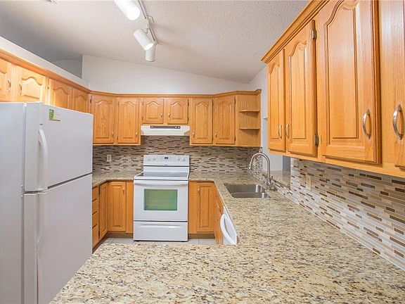 4th image of 8519 Iveywood Ave