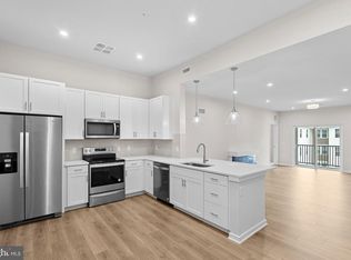 750 Mount Airy Ter NE #403, Leesburg, VA 20176