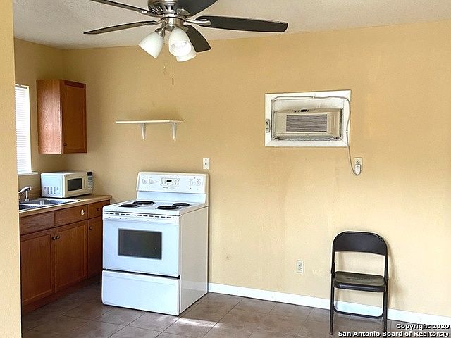 1st image of 104 N Meerscheidt St #2