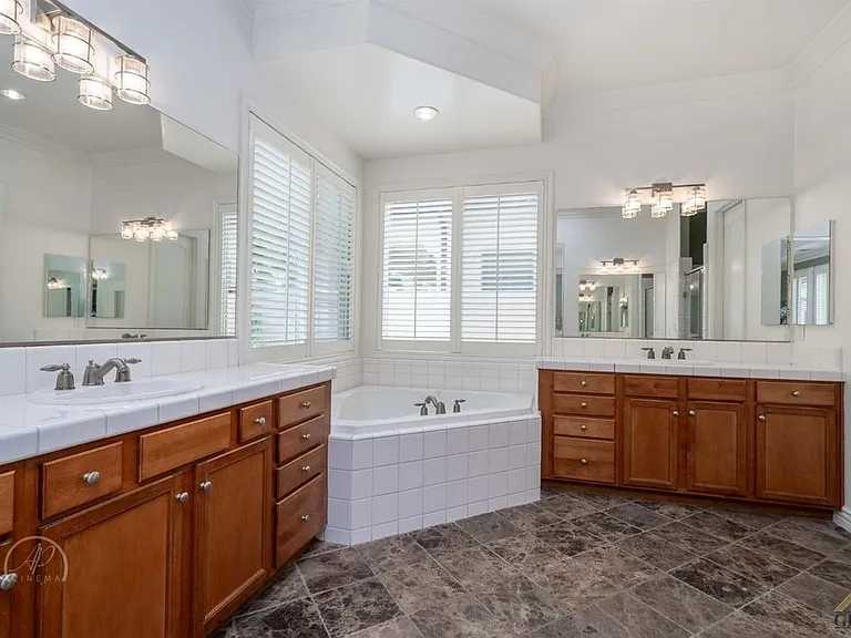 2722 Oakley St — Photo 21