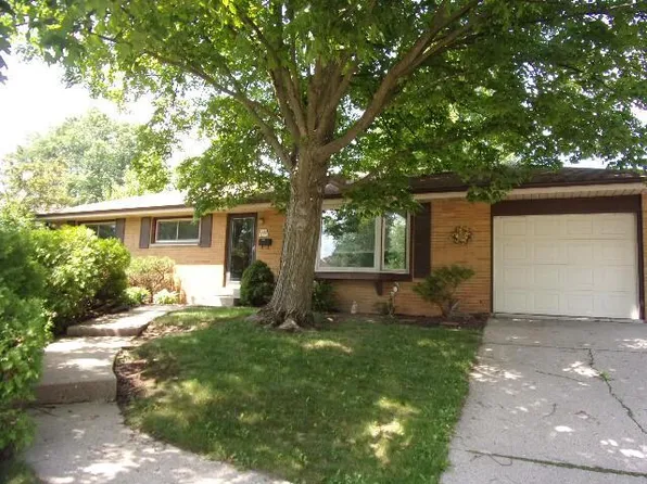 W148N8273 Albert PLACE, Menomonee Falls, WI 53051