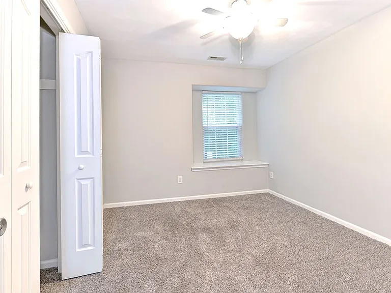 112 Post Oak Rd — Photo 25