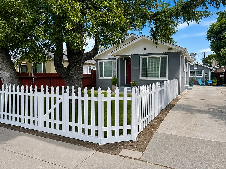 2849 Devonshire Ave — Photo 1