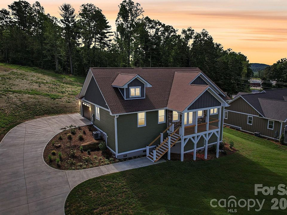 1st image of 62 Maple Knoll Dr