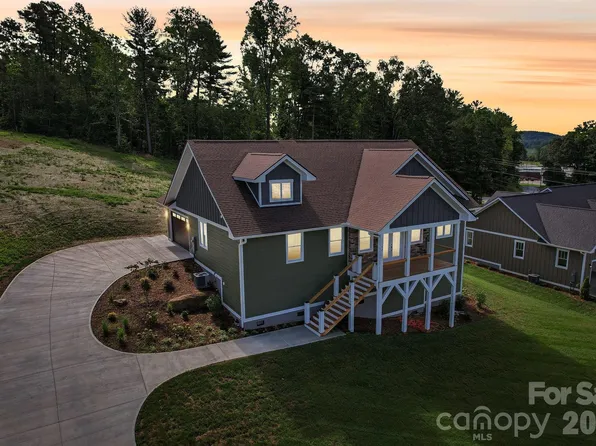 62 Maple Knoll Dr, Hendersonville, NC 28792