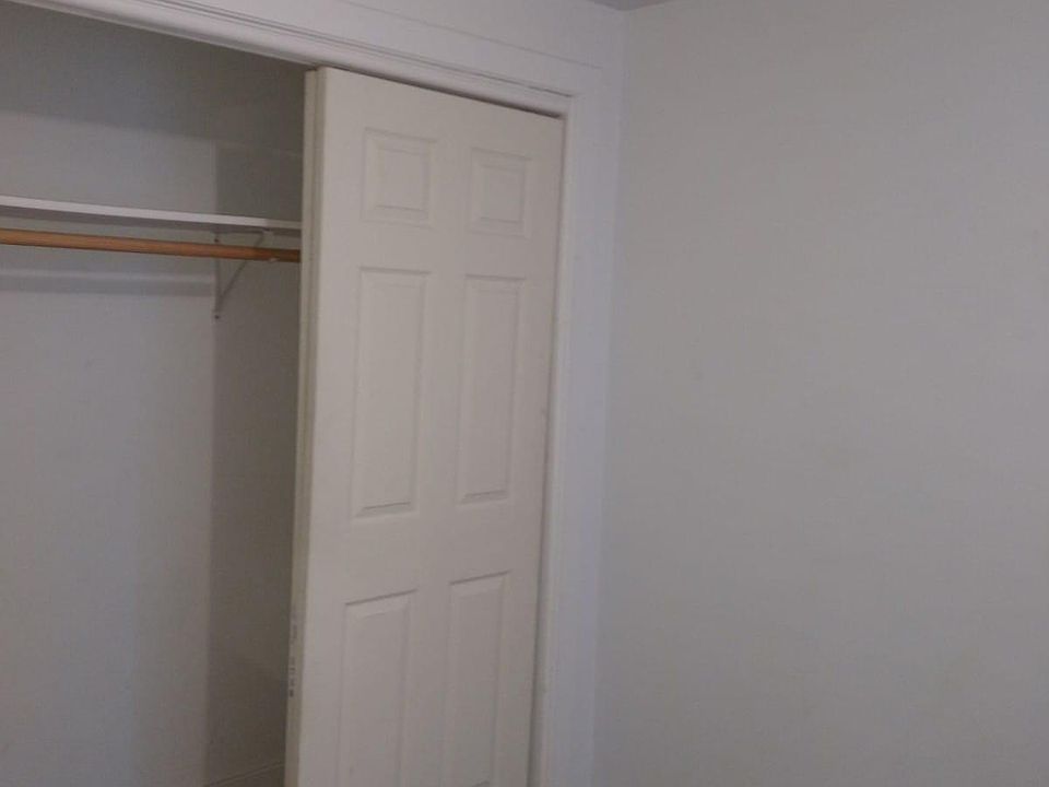 1st image of 15945 Lexington Ave APT 18