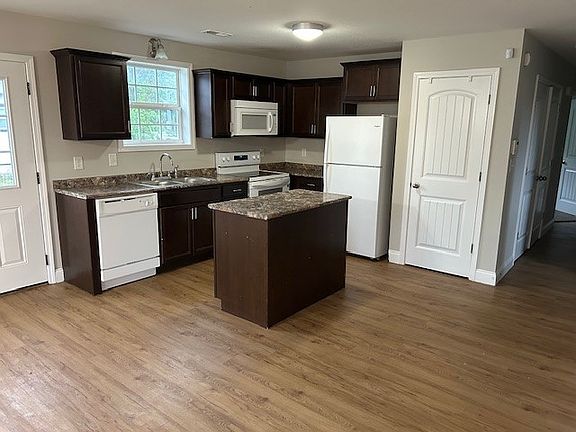 3rd image of 740 Washington St