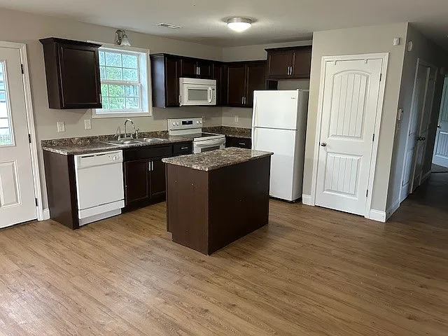 740 Washington St — Photo 3