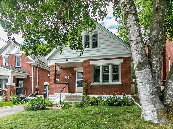 3rd image of 42 Guelph St