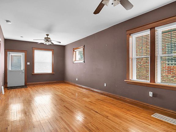 4th image of 6010 Wanda Ave