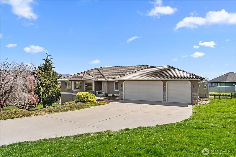 3rd image of 3555 Westridge Place