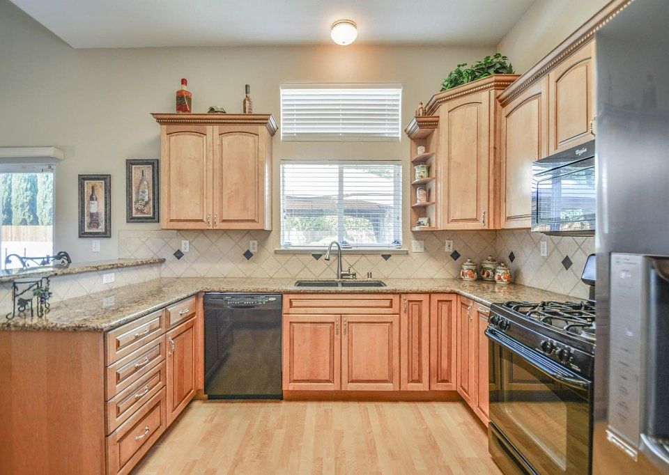 1st image of 3915 Black Butte Cir