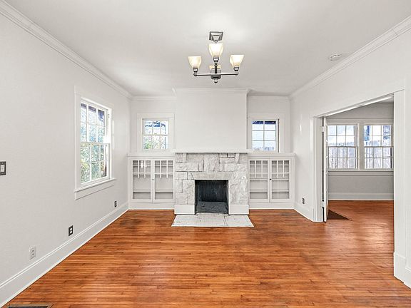 4th image of 1019 Mansfield St
