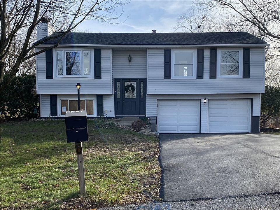 1st image of 221 Cameron Dr