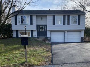 221 Cameron Dr, Cranberry Township, PA 16066