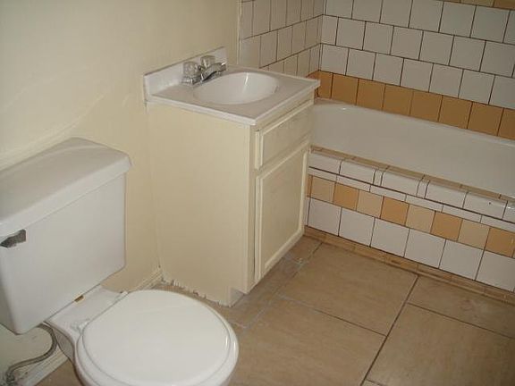 4th image of 170 W Oakland Ave
