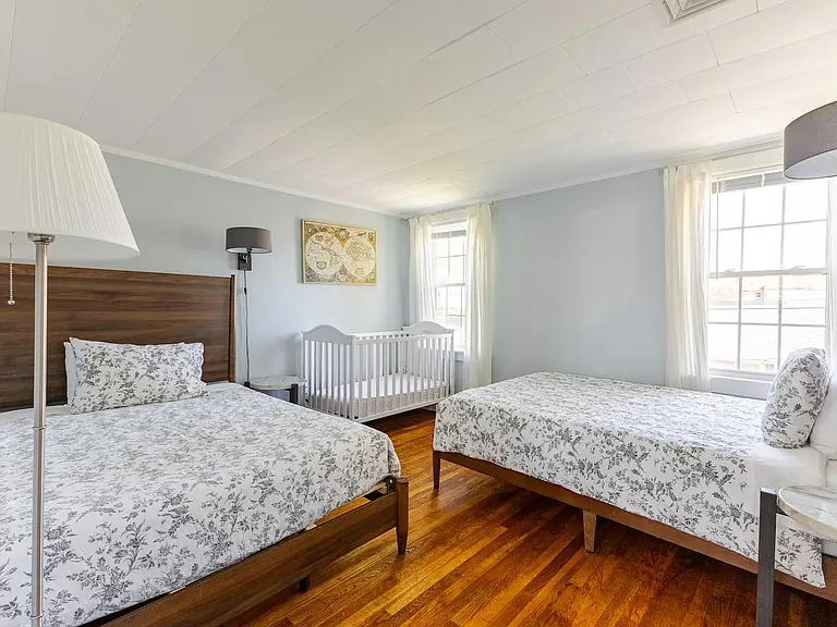 479 Main St #2 — Photo 4
