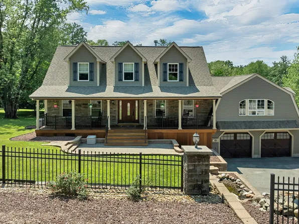98 Robinson Rd, Hudson, NH 03051