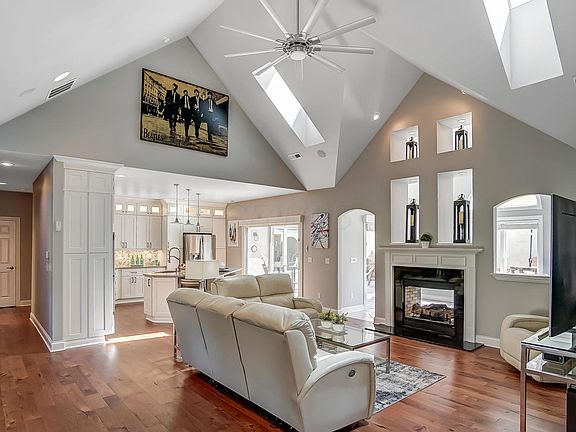 3rd image of 9775 Kingston Cir