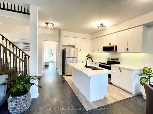 128 Village Gate Dr, Wasaga Beach, ON L9Z 0G3