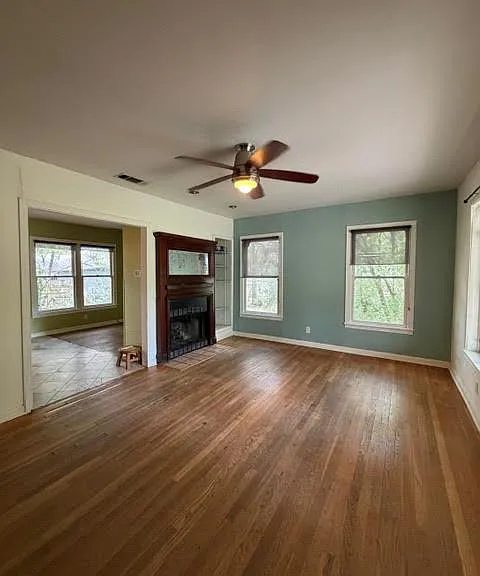1306 Delano St — Photo 5