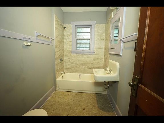 2nd image of 220 W Highland Ave #1
