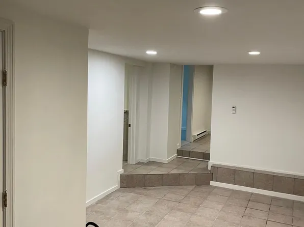 (undisclosed Address), Fairfield, CT 06825