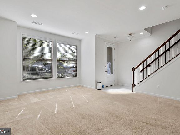 4th image of 42268 Hampton Woods Ter