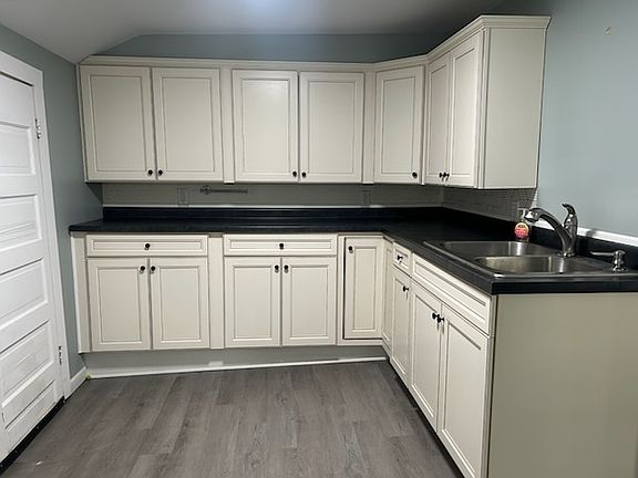 3rd image of 9 Mead St