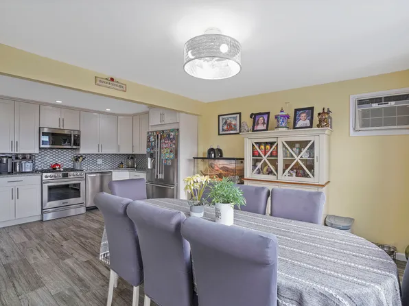 48 Gotham Avenue image 14 of 38