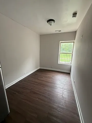 3 bed, 1100 sqft, $1,800 — Photo 2