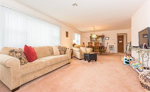 3rd image of 72 Innsbruck Dr