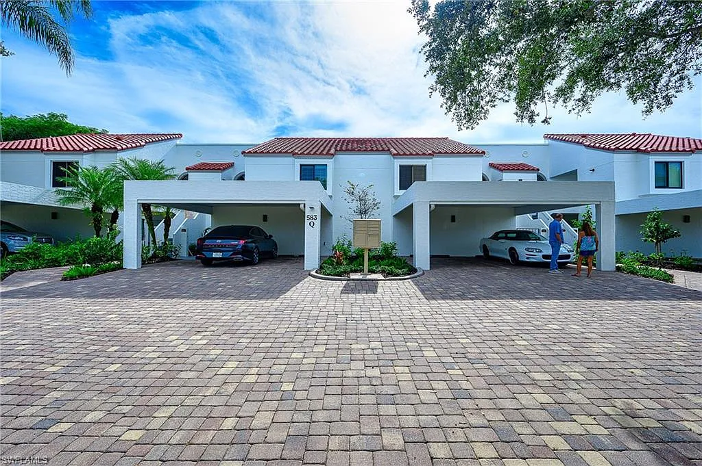 2 bed, 2.0 bath, 1350 sqft, $7,500 — Photo 2