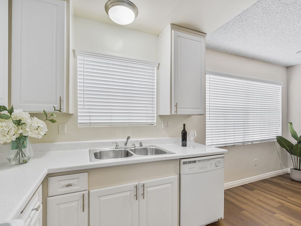 1st image of 7614 Parkway Dr Unit 1E