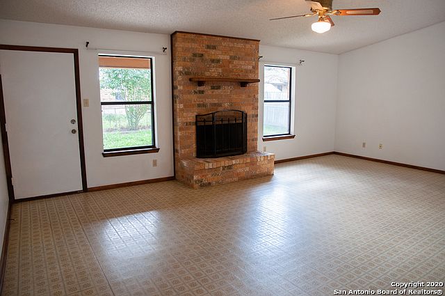 1st image of 927 Hideaway Cir