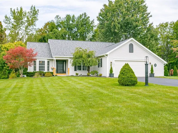 6011 Trillium Trl, Ontario, NY 14519