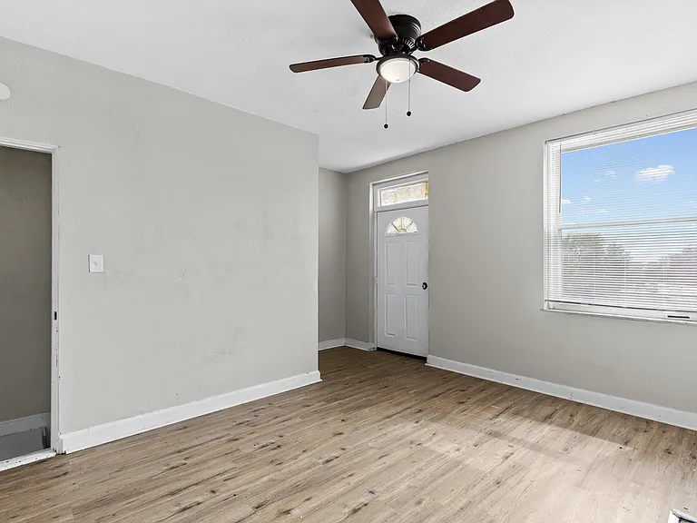 2833 Miami St — Photo 29