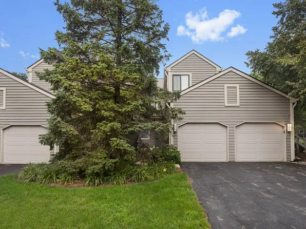 488 White Oak Ln, Lake Barrington, IL 60010