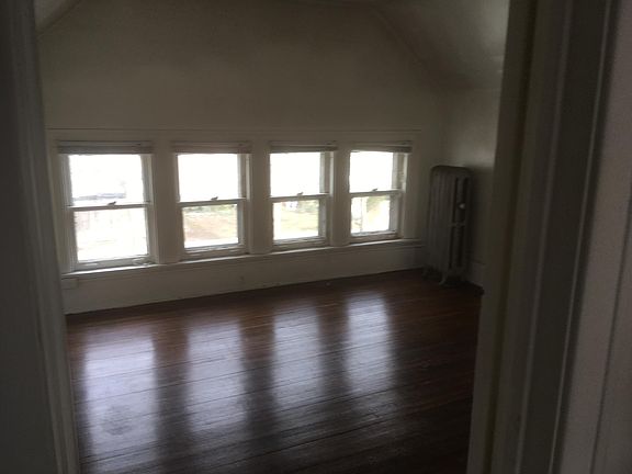 2nd image of 1267 Lakepointe St