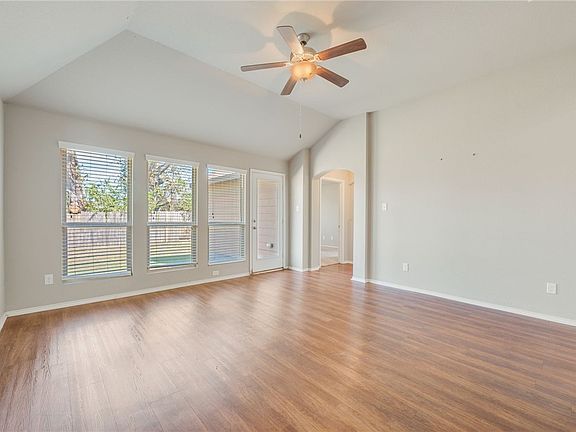 5th image of 604 Heritage Dr