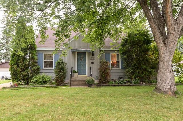 1st image of 1737 Ivy Ave E