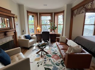 938 W Newport Ave #1, Chicago, IL 60657